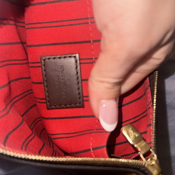 LOUIS VUITTON
Damier Ebene Neverfull MM GM Pochette - Picture 5 of 5